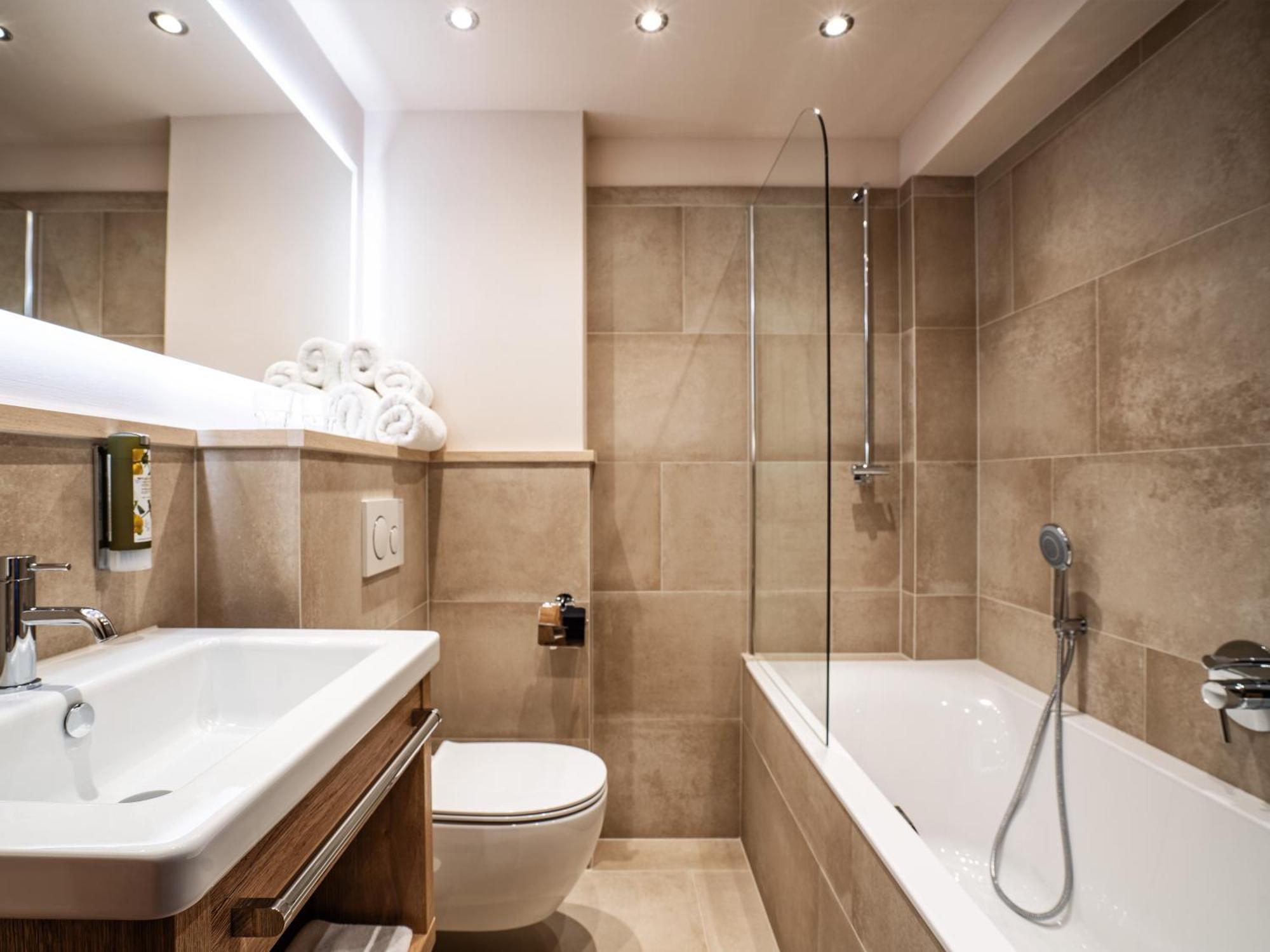 Stadthotel Eggerbraeu Imst Rom bilde