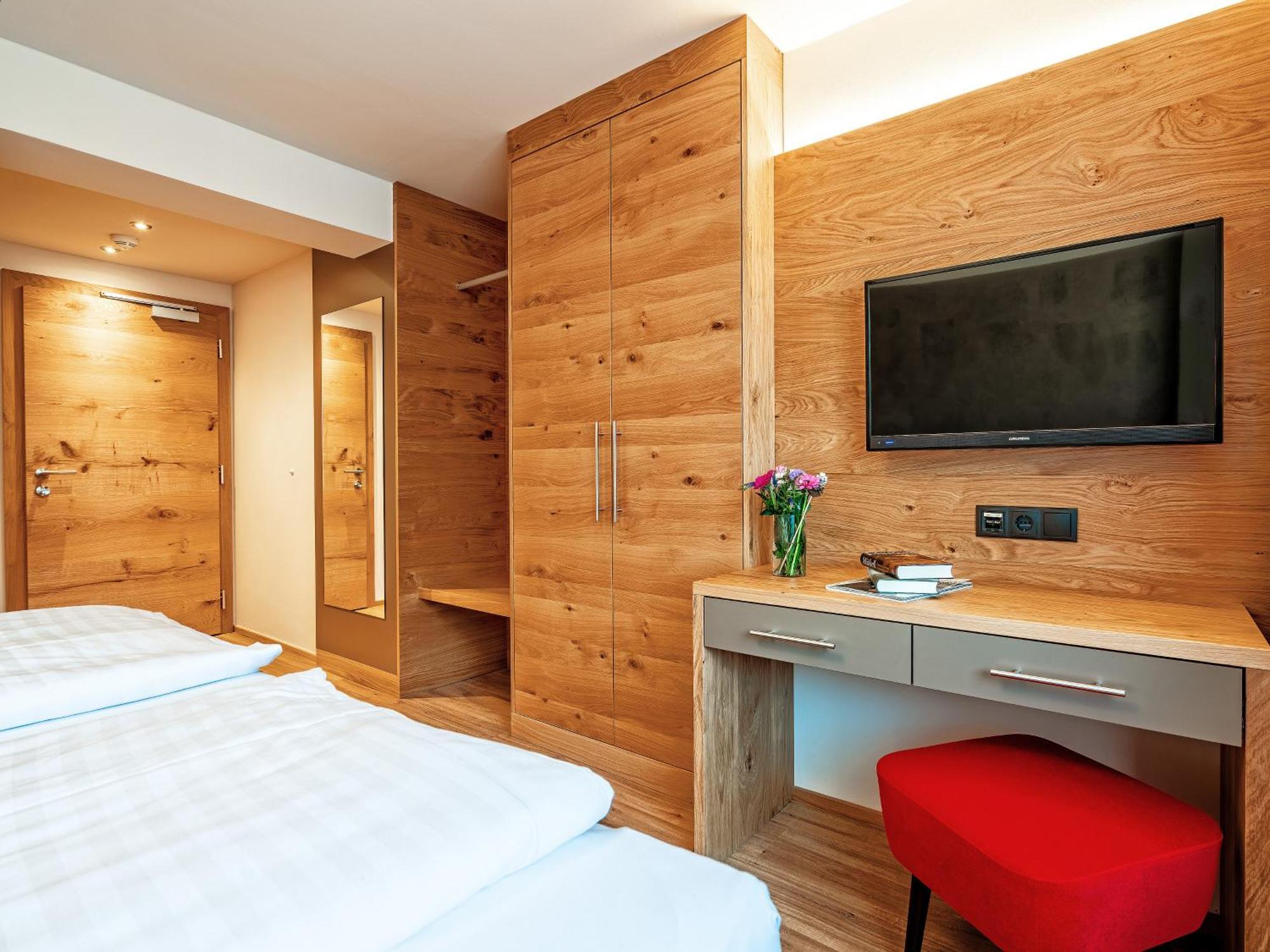 Stadthotel Eggerbraeu Imst Rom bilde