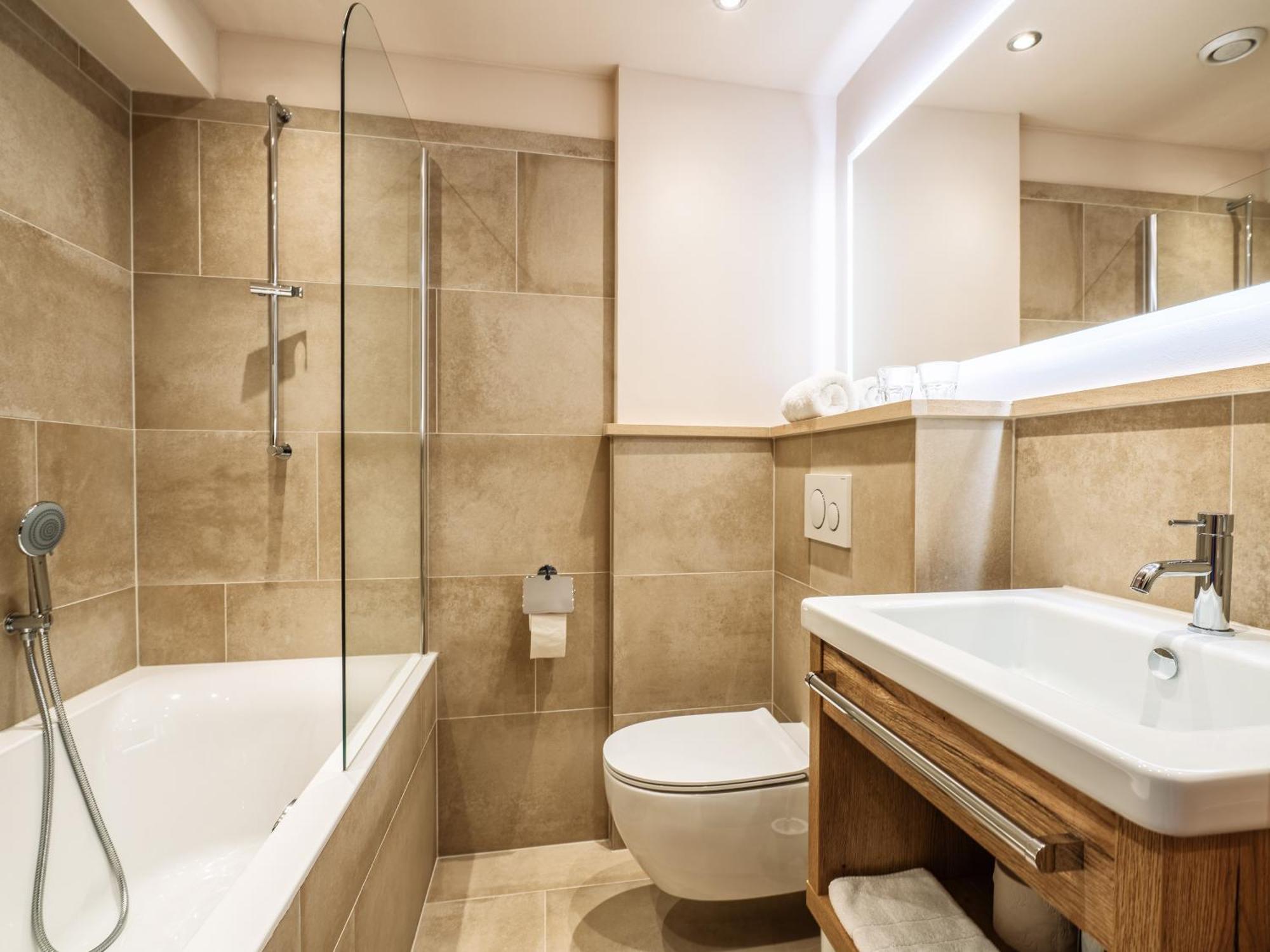 Stadthotel Eggerbraeu Imst Rom bilde